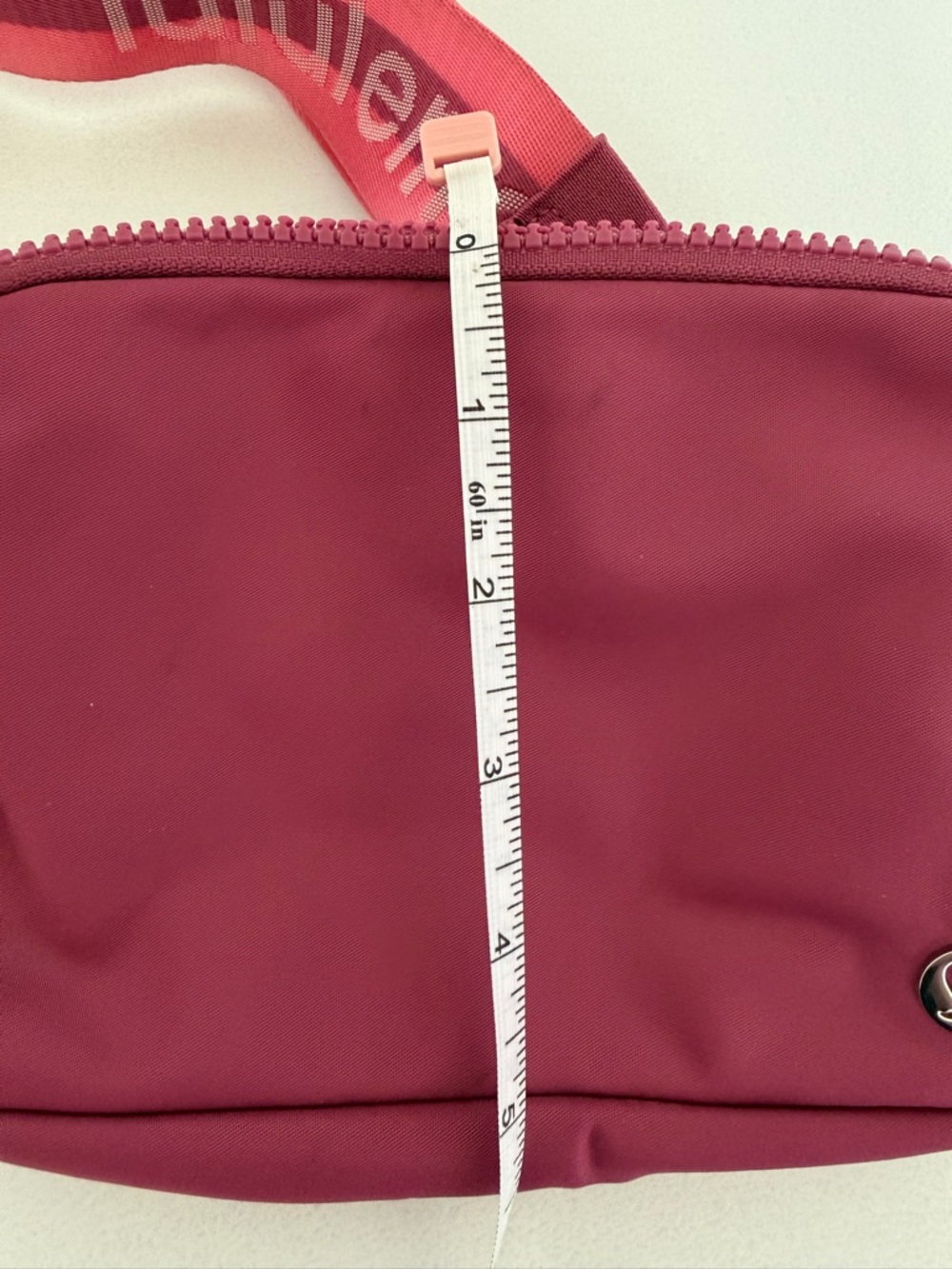 LuLuLemon Color Washed Mauve Sakura Pink White Everywhere Belt Bag 1L EUC - Picture 8 of 9